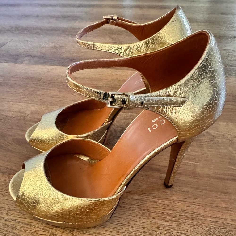 Gucci Metallic Gold Strappy Heels size 36